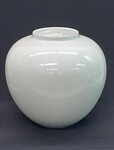 M80-018: Vase